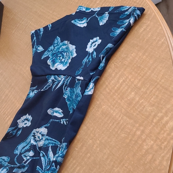 Suzanne Betro Women's Blue Floral Top | 1X - Picture 6 of 7